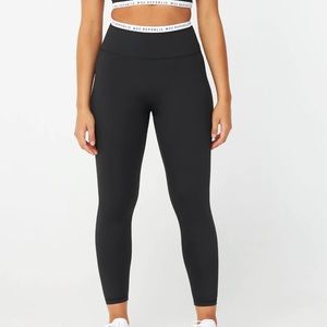 Muscle Republic NWT Womens MVP 7/8 Workout Leggings Black w/Logo Size XS